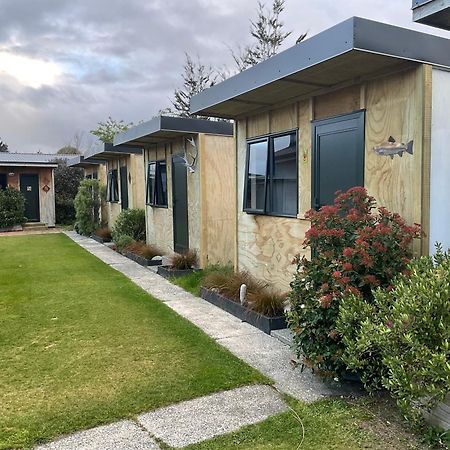 Mountains Edge Cabins Monowai 外观 照片