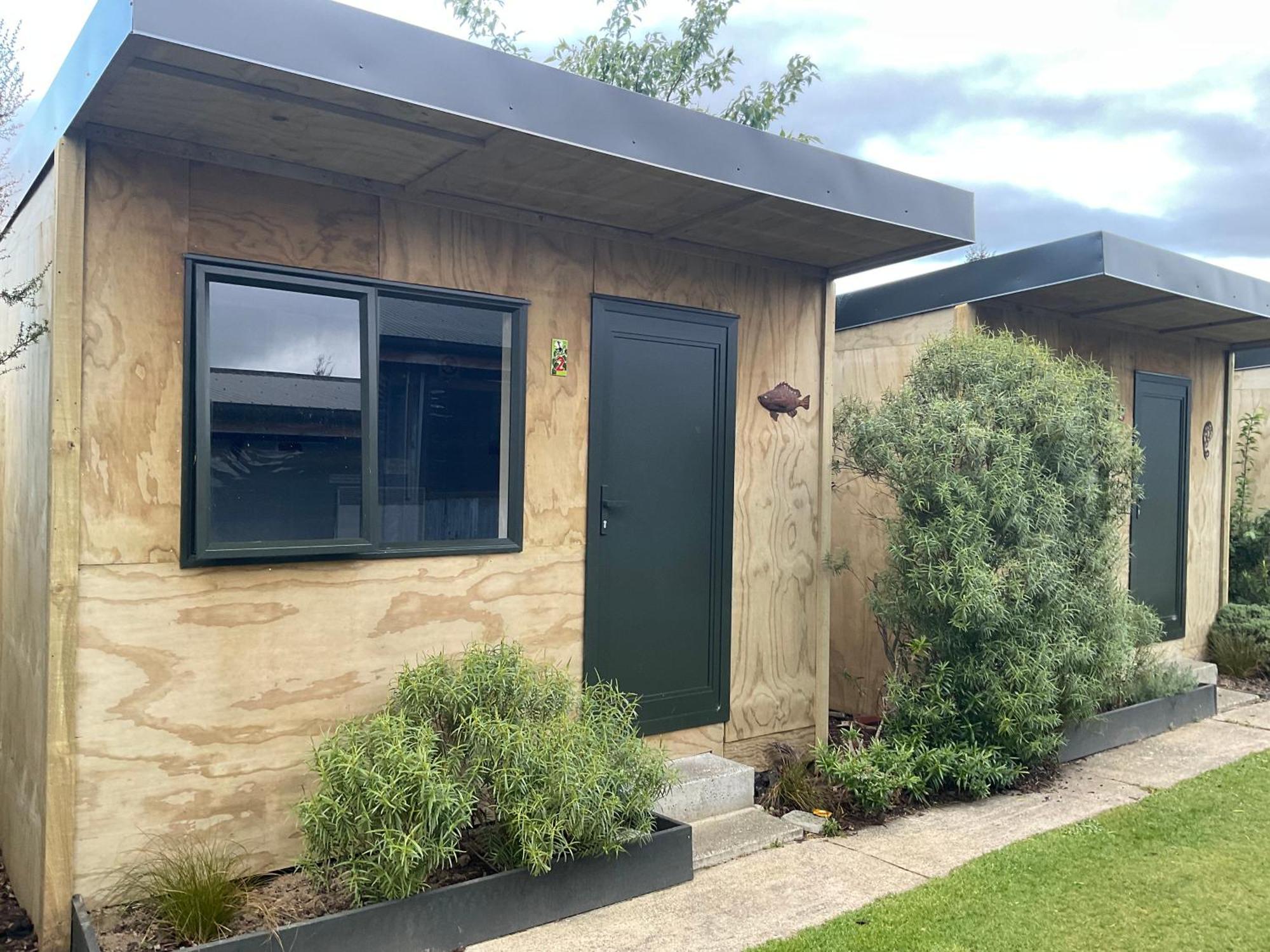 Mountains Edge Cabins Monowai 外观 照片