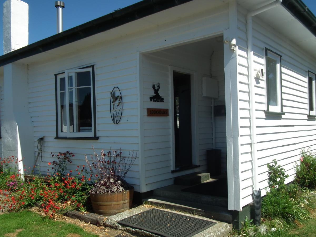 Mountains Edge Cabins Monowai 外观 照片