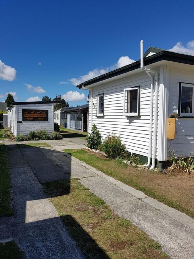 Mountains Edge Cabins Monowai 外观 照片