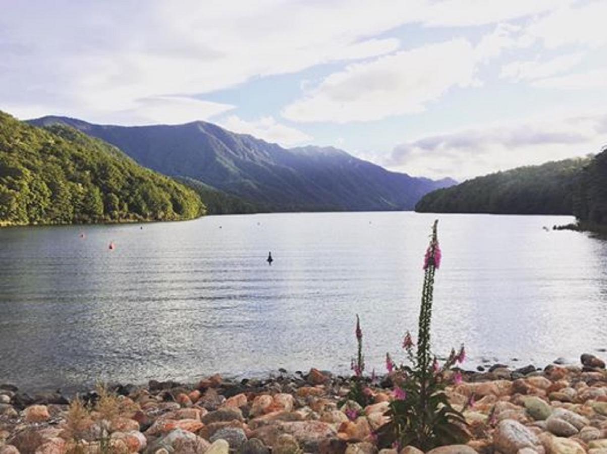 Mountains Edge Cabins Monowai 外观 照片