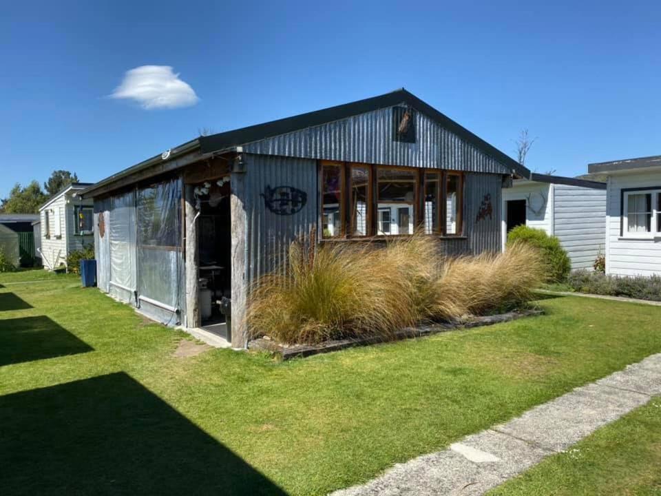 Mountains Edge Cabins Monowai 外观 照片