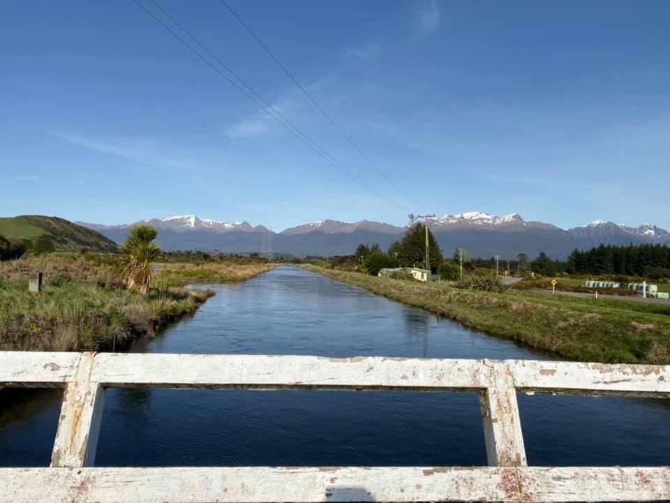 Mountains Edge Cabins Monowai 外观 照片